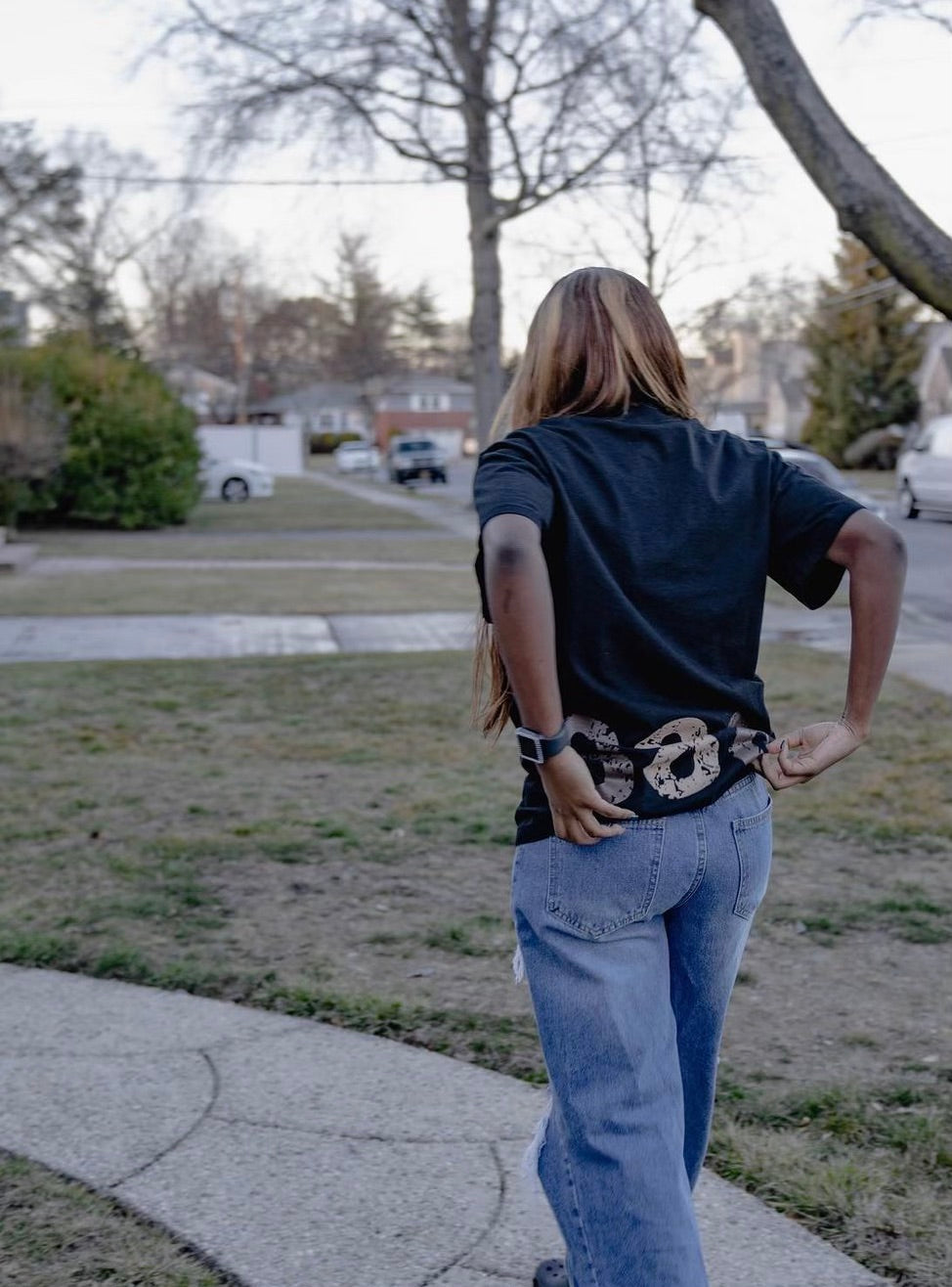 ATTRACTING ABUNDANCE TEE